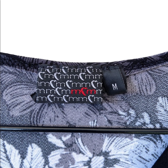 FLOWY FLORAL, WRAP-AROUND BLOUSE WITH SMALL SLITS ON THE SIDES AND WAIST TIE - Picture 6 of 6